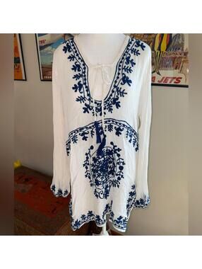 Lucky & Coco White Tunic Dress/Top/Cover-up